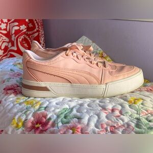 EUC PUMA sneakers/tennis shoes,Baby Pink/White,gold/sparkle accents,pink laces 9